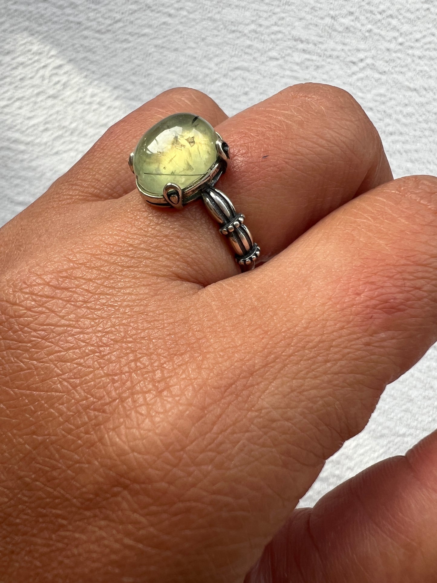 Anillo Prehnita en plata