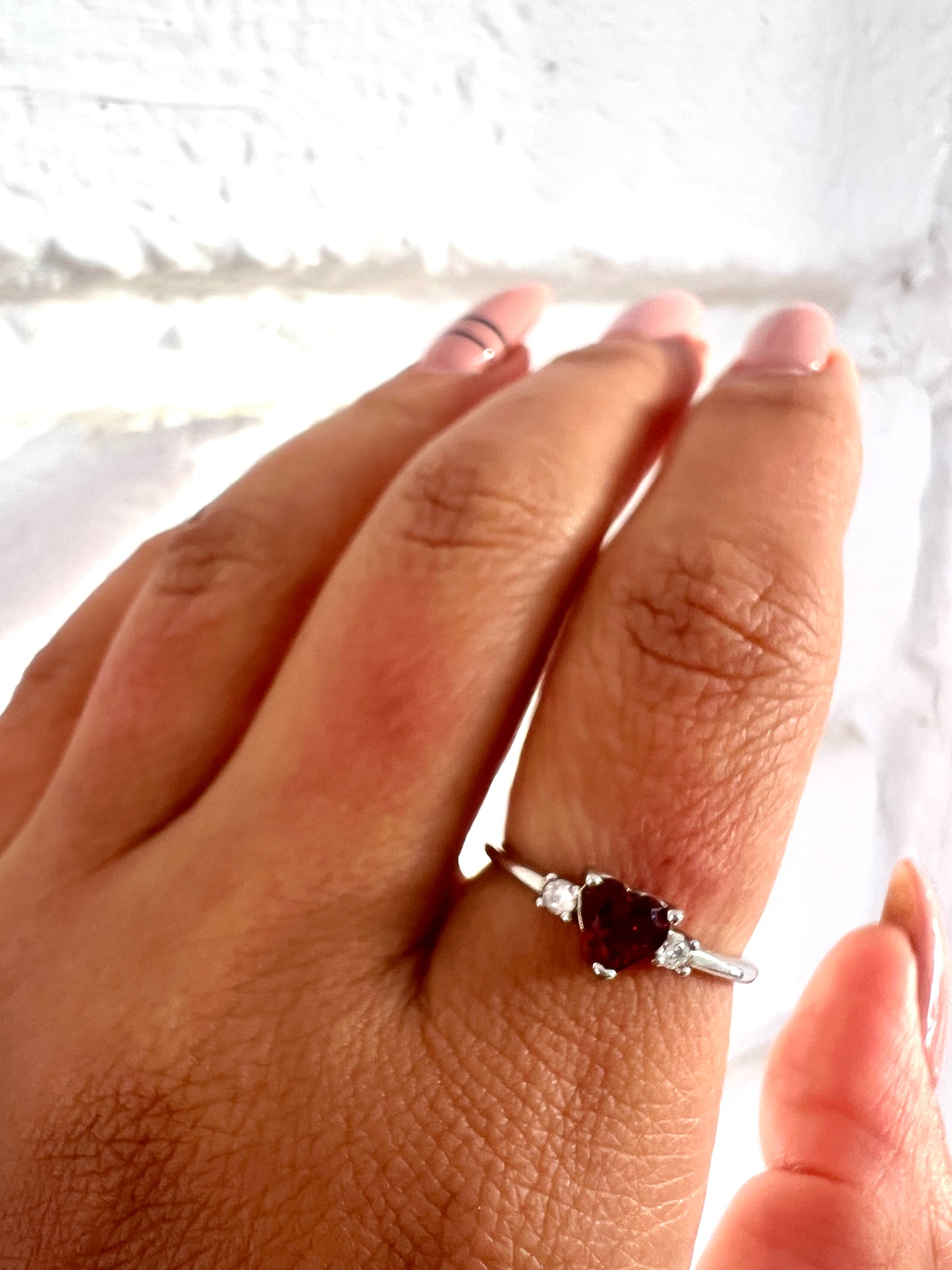 Anillo corazón de Granate en plata