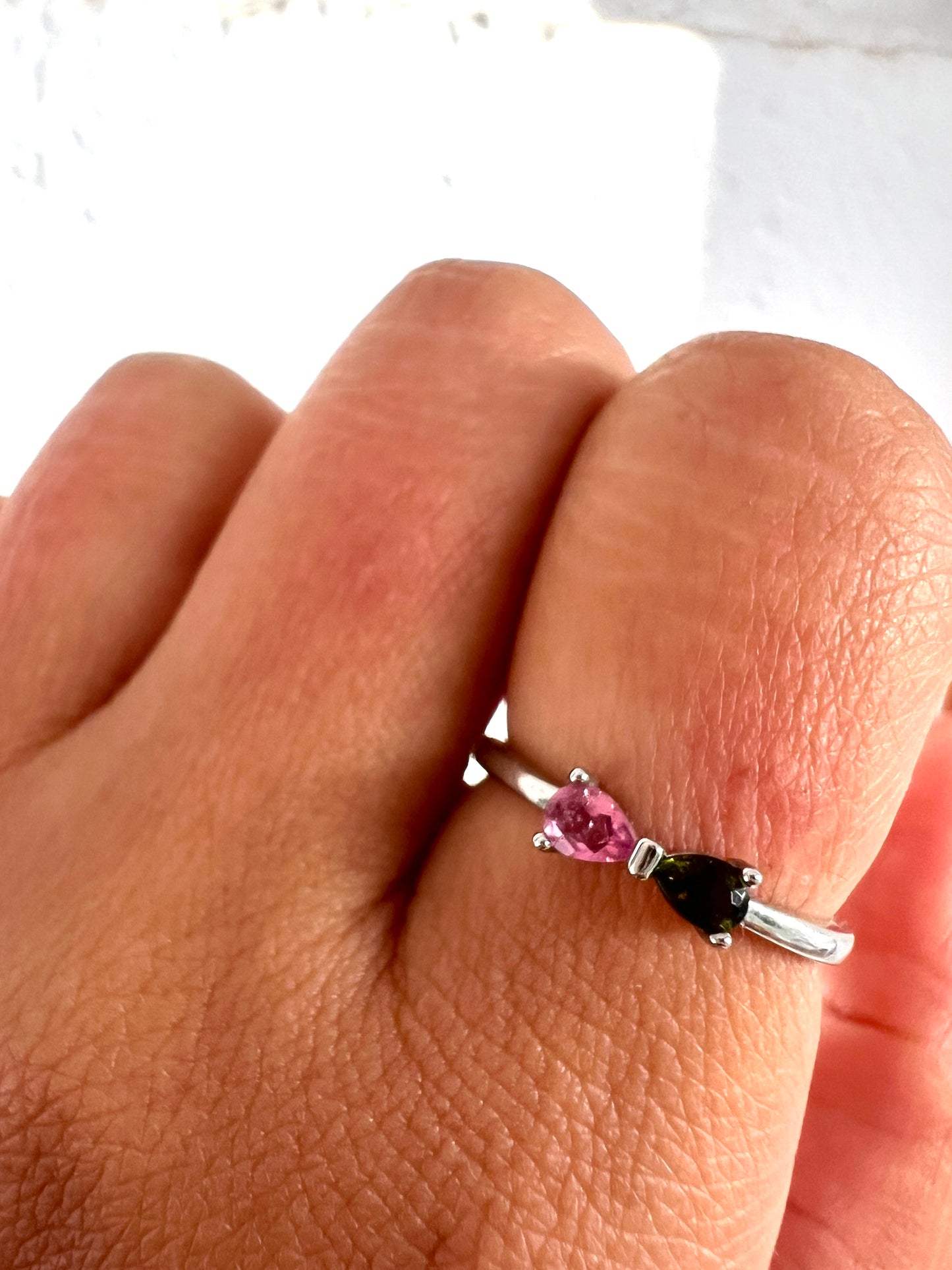 Anillo Lazo de Turmalina Verde y Rosa