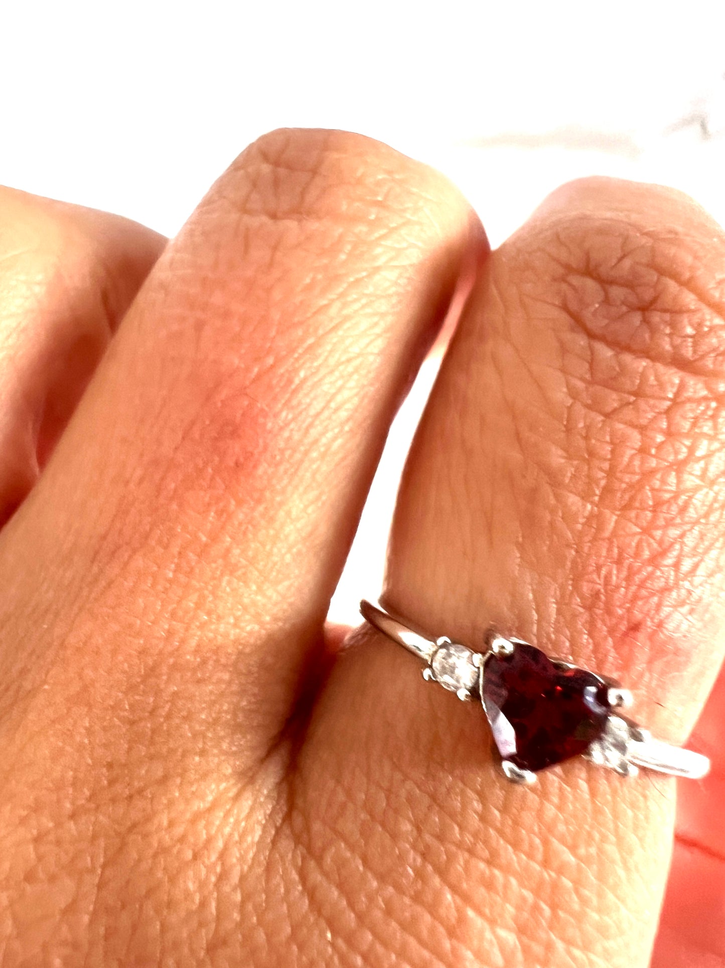 Anillo corazón de Granate en plata