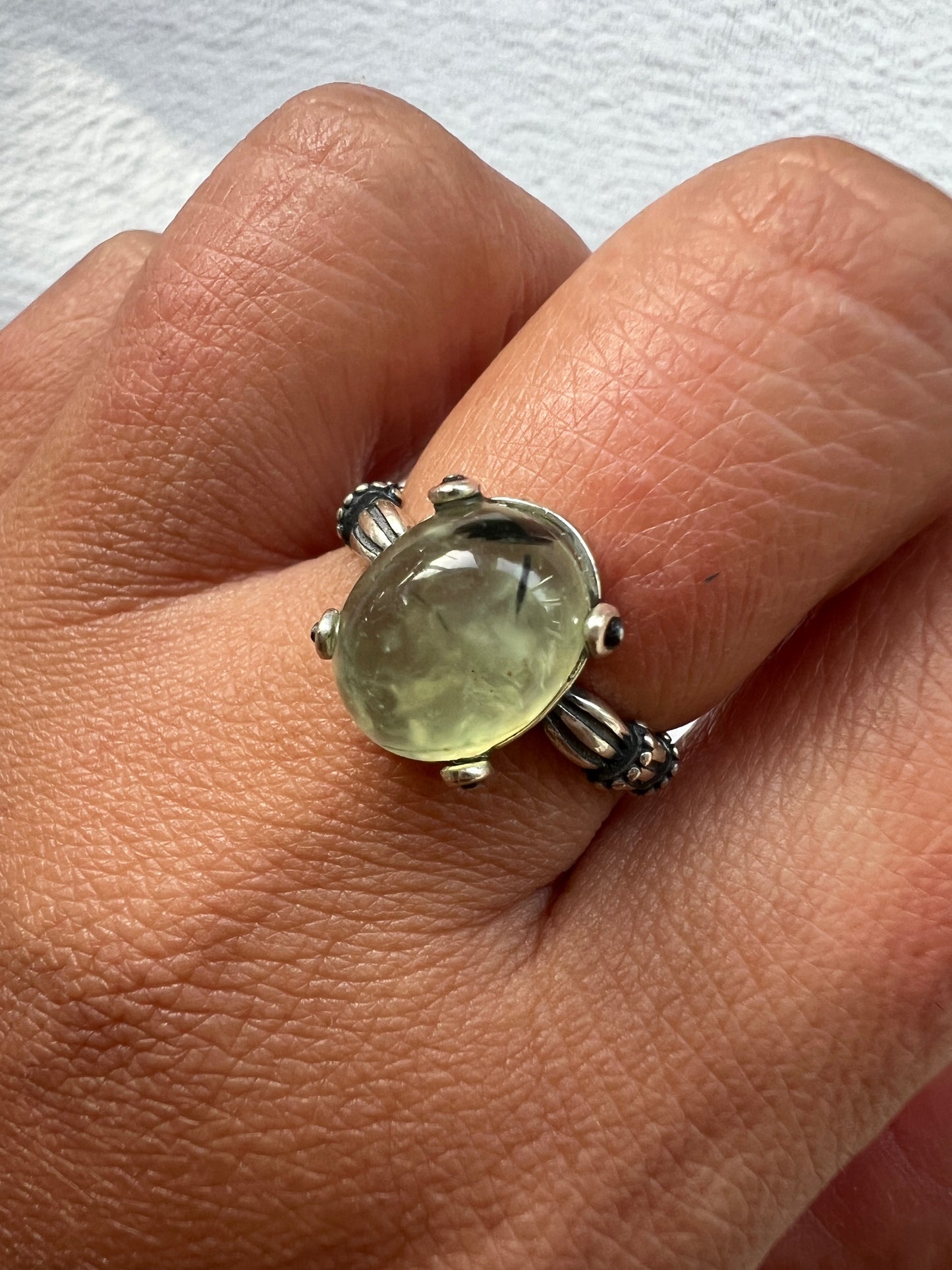 Anillo Prehnita en plata