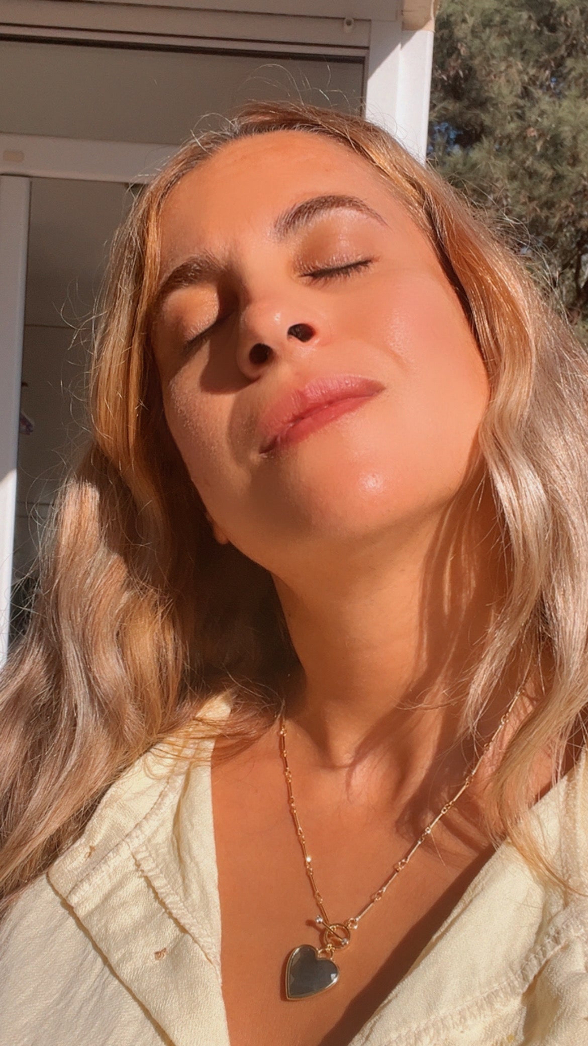 Collar corazón cierre delantero